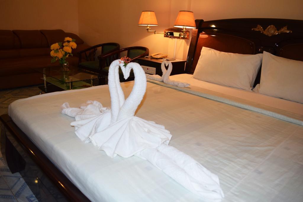 Reaksmey Battambang Hotel Exterior photo