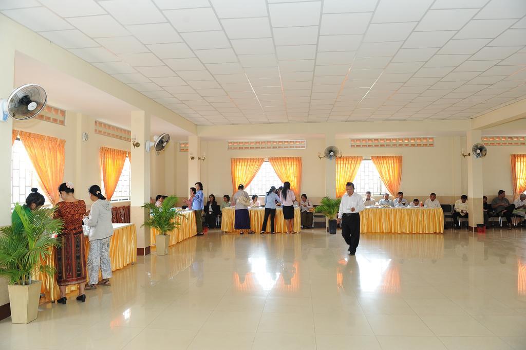 Reaksmey Battambang Hotel Room photo