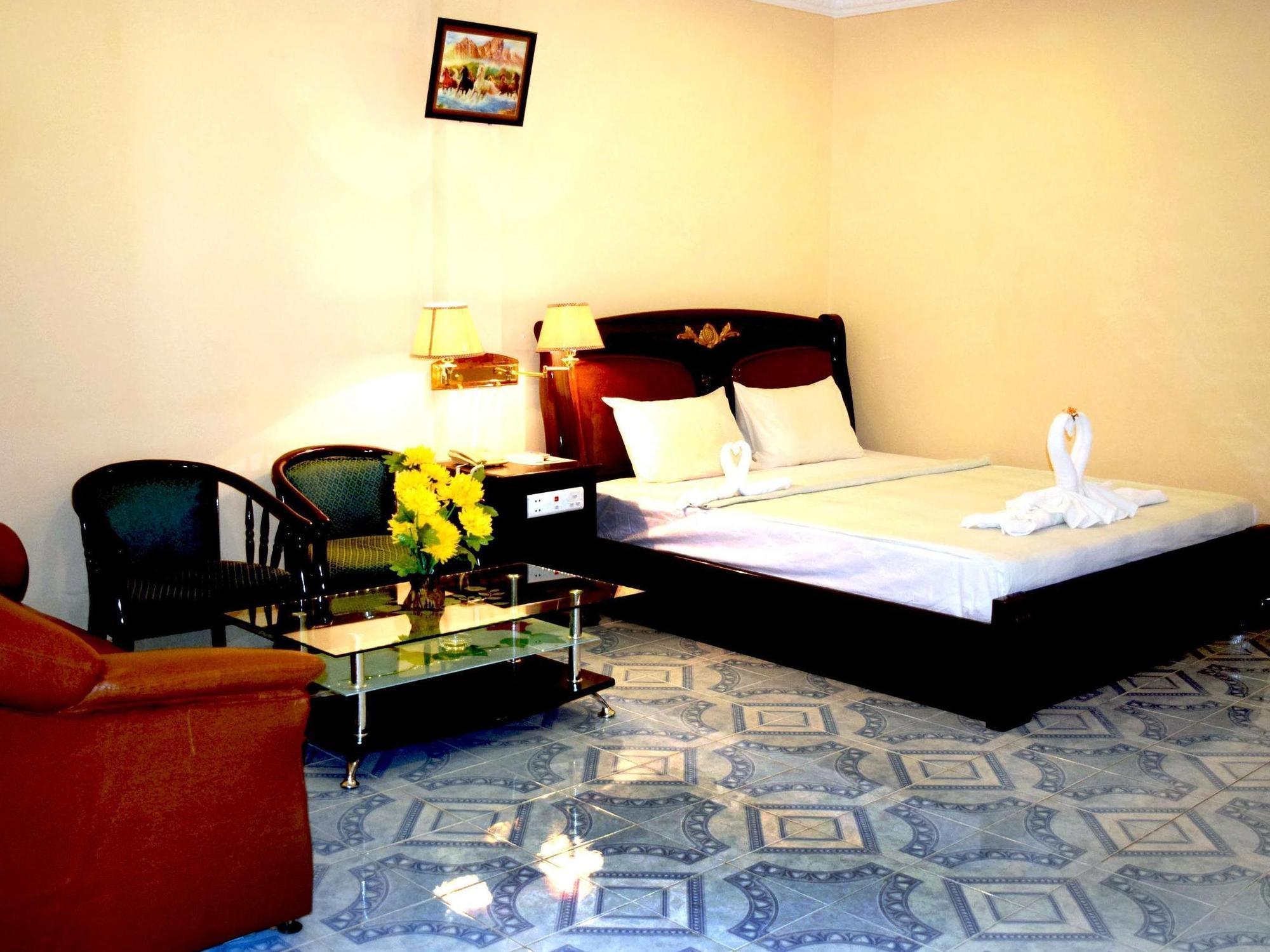 Reaksmey Battambang Hotel Exterior photo