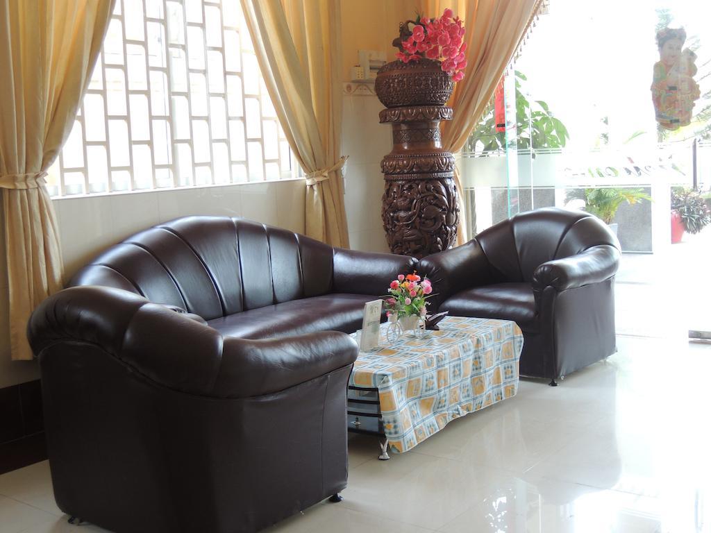 Reaksmey Battambang Hotel Exterior photo